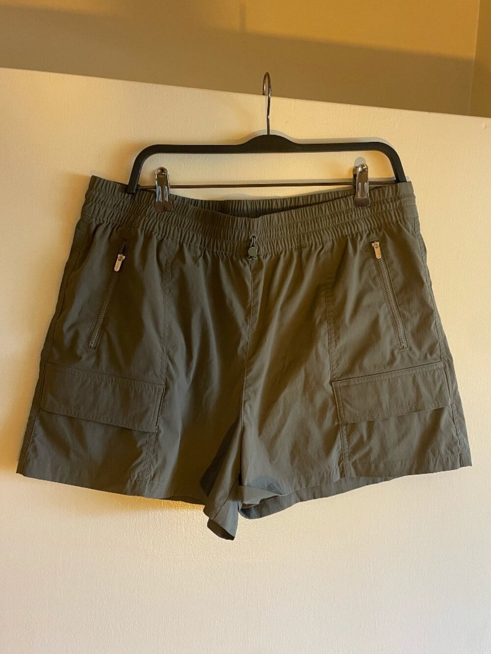 Athleta Cascade Cargo Poplin Shorts - Moss Green